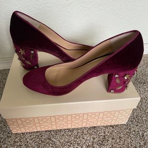 Jewel badgley mischka velvet heels